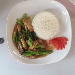 ข้าวราดคน้าหมูกรอบ