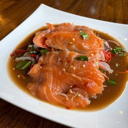 ยำแซลมอนกุ้งสด