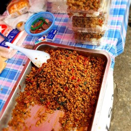 ร้านกะเพรา 25 บาท หน้าราชมงคล