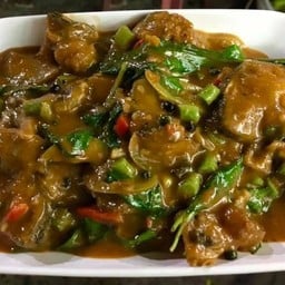 ผัดเผ็ดปลาดุกทอด
