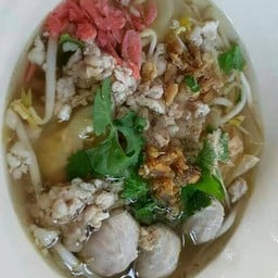 ก๋วยเตี๋ยวข้างบ้าน