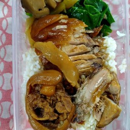 ขาหมูยำแซ่บเฮียเต๋อ