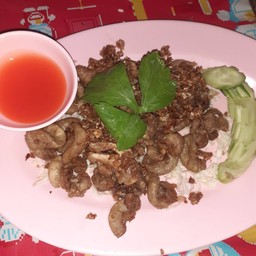 ไส้ตันทอดกรอบคลุกกระเทียมพริกไท