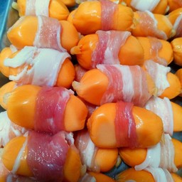 เบคอนพันไส้กรอก