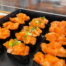 ซูชิแซลม่อนสับ