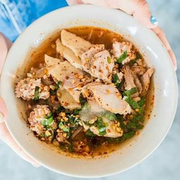 ก๋วยเตี๋ยวต้มยำหมูย่างมะนาวน้ำ