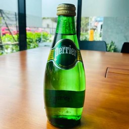 Perrier Carbonated Natural Mineral Water(330ml.)