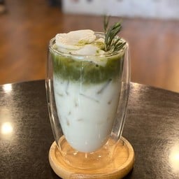 มัทฉะลาเต้มะพร้าว (เย็น)