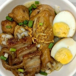 ข้าวผัดน้ำพริก ก๋วยจั๊บไก่พะโล้ ไก่ทอด แชมเปี้ยน รัชดา-ห้วยขวาง