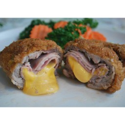 หมูทุบชุบเกล็ดขนมปังไส้แฮมชีส