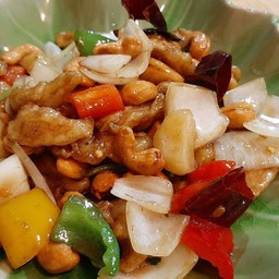 ไก่ผัดเม็ดมะม่วง