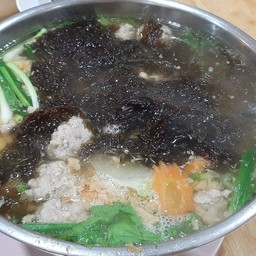 แกงจืดเต้าหู้หมูสับสาหร่าย