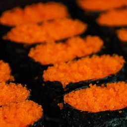 ซูชิไข่กุ้งส้ม