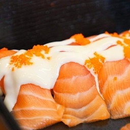 ซูชิแซลมอนสลัด