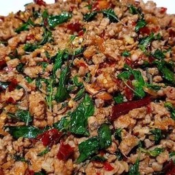 ผัดกระเพรา (กับข้าว)