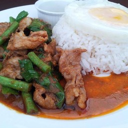 ผัดพริกแกง