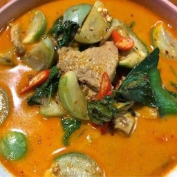 แกงเผ็ดหมูใส่มะเขือ (กับข้าว)