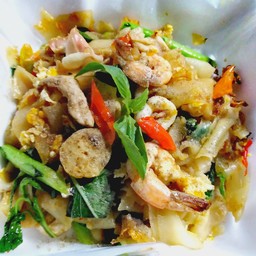 ก๋วยเตี๊ยวผัดขี้เมา