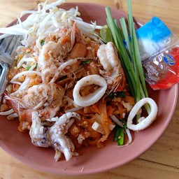 ผัดไทย แฟมิลี่ทาวน์( Pad thai Family town)
