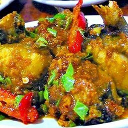 ข้าวราดผัดเครื่องเเกงปลาดุก