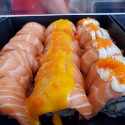 แซลมอนโรล