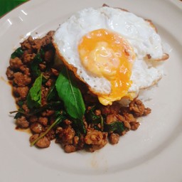 ข้าวตำนานผัดกระเพราหมูสับไร้น้ำมันฟรีไข่ดาว