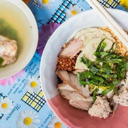 ก๋วยเตี๋ยวต้มยำหมูย่างมะนาวแห้ง