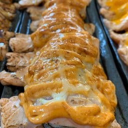 ซูชิแซลม่อนเบิร์นซอสชีส