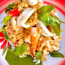 ทะเลผัดผงกะหรี่ ราดข้าว