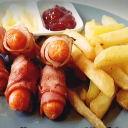 เบคอนพันไส้กรอก+เฟร้นฟราย