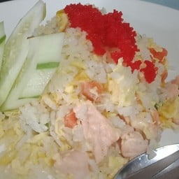 ข้าวผัดปลาแซลม่อน
