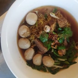 ก๋วยเตี๋ยวเนื้อ หมู เจ๊นุชสวนอ้อยแซ่บเวอร์ๆ