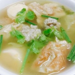 แกงจืดไข่น้ำใส่เต้าหู้หมูสับ