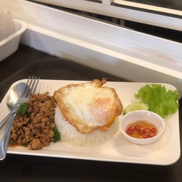ข้าวกะเพราหมู+ไข่ดาว