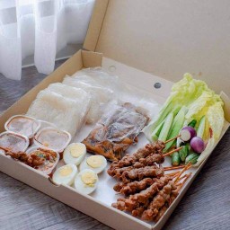 หมูปลาร้า & อาหารเหนือคุณพีม