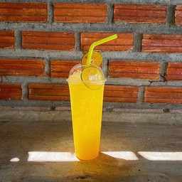 น้ำส้มคั้นเย็น