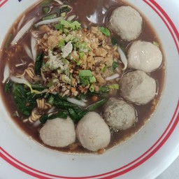ก๋วยเตี๋ยวลูกชิ้นเนื้อน้ำตก