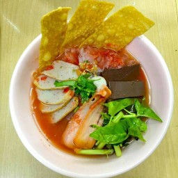 ชายสี่ บะหมี่เกี๊ยว สี่แยกชากค้อ