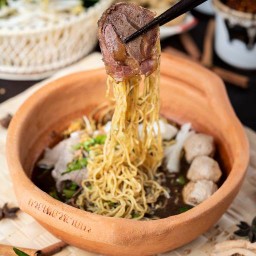 ก๋วยเตี๋ยวเรือหม้อดินนายกร สาขา301 เมืองลพบุรี