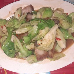แขนงผัดหมูกรอบ