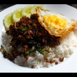 กระเพราเนื้อ+ไข่ดาว