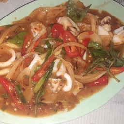 ปลาหมึกผัดพริกเผา