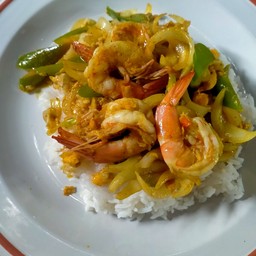 ข้าวราดผงกะหรี่ทะเล