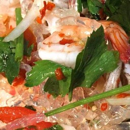 ยำเส้นแก้วรวมมิตรทะเล