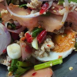 ยำไข่เค็มใส่หมูสับ