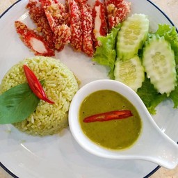 ข้าวผัดเขียวหวานไก่กรอบ
