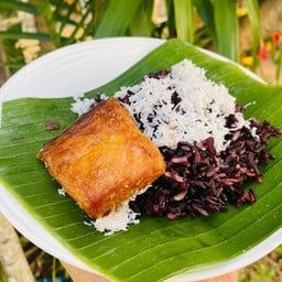 ข้าวเหนียวดำปลาแห้งพร้อมน้ำพริกกะปิ