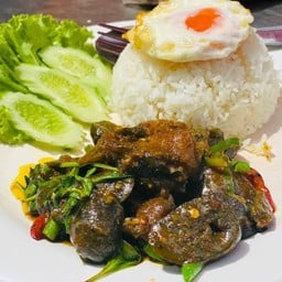 ข้าวเครื่องแกงไข่ปลาดุก+ไข่ดาว