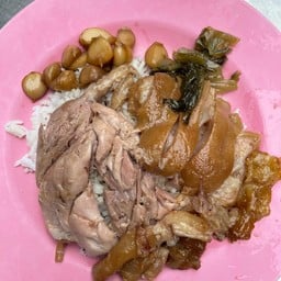 ข้าวขาหมูมันอยู่ในกระทะ เฮียเพ้งตรอกโรงหมู ซอยสุกร