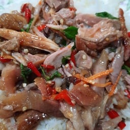ข้าวกระเพราขาหมู
